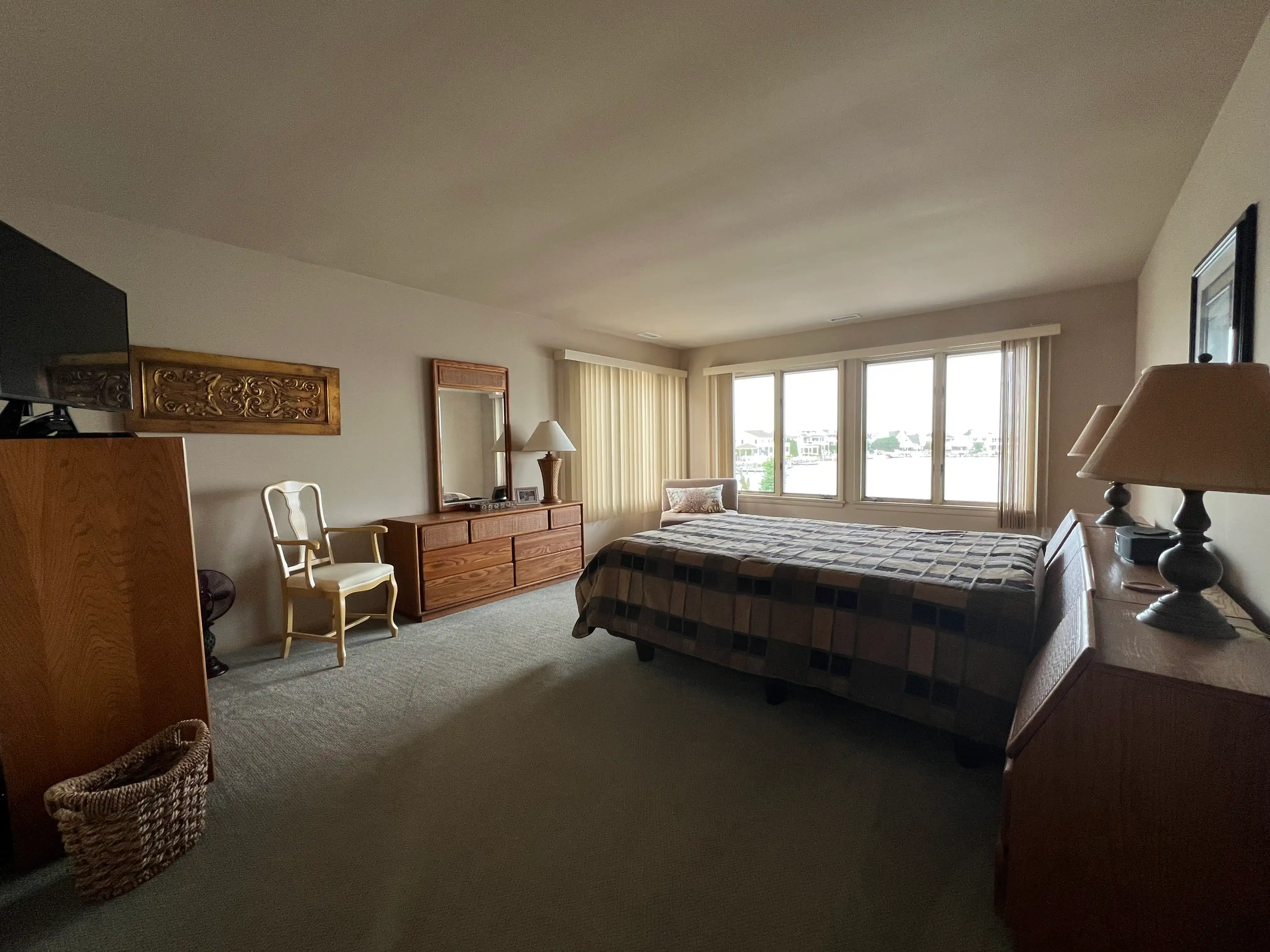 27 Pelican Drive - Master bedroom in Avalon vacation rental sleeps 10